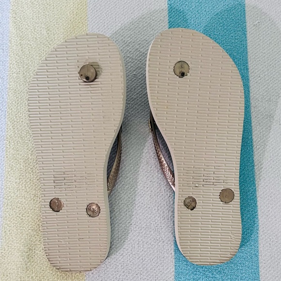 Havaianas Girl Sandals with custom pins - Picture 3 of 5